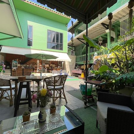 Green Teak House Банкок Екстериор снимка