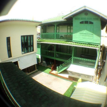 Green Teak House Банкок Екстериор снимка