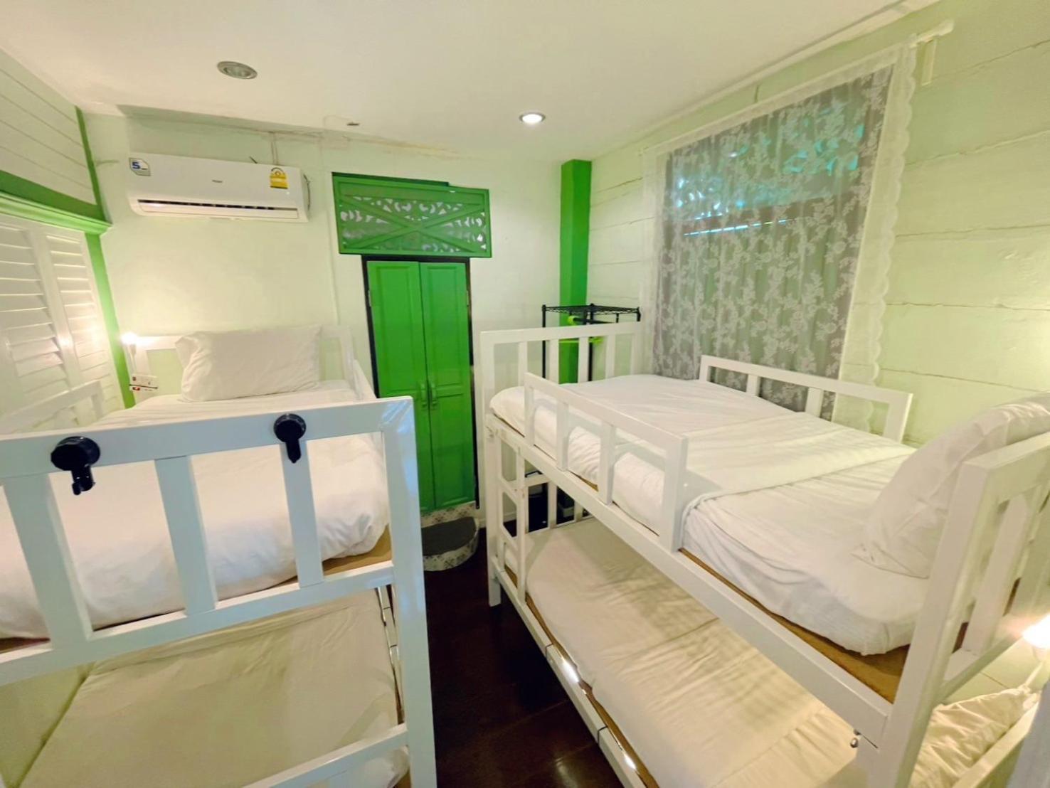 Green Teak House Банкок Екстериор снимка