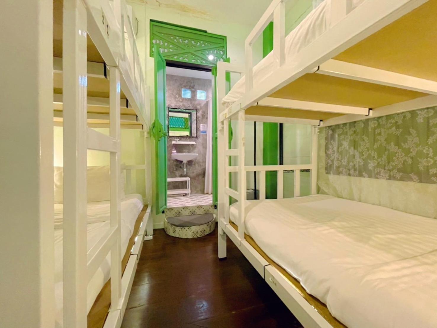 Green Teak House Банкок Екстериор снимка