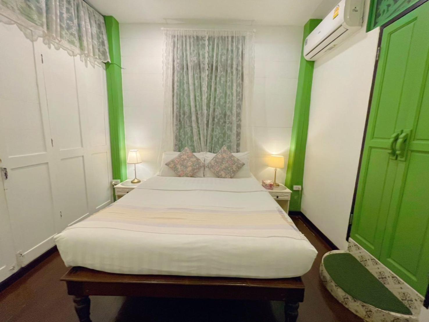 Green Teak House Банкок Екстериор снимка