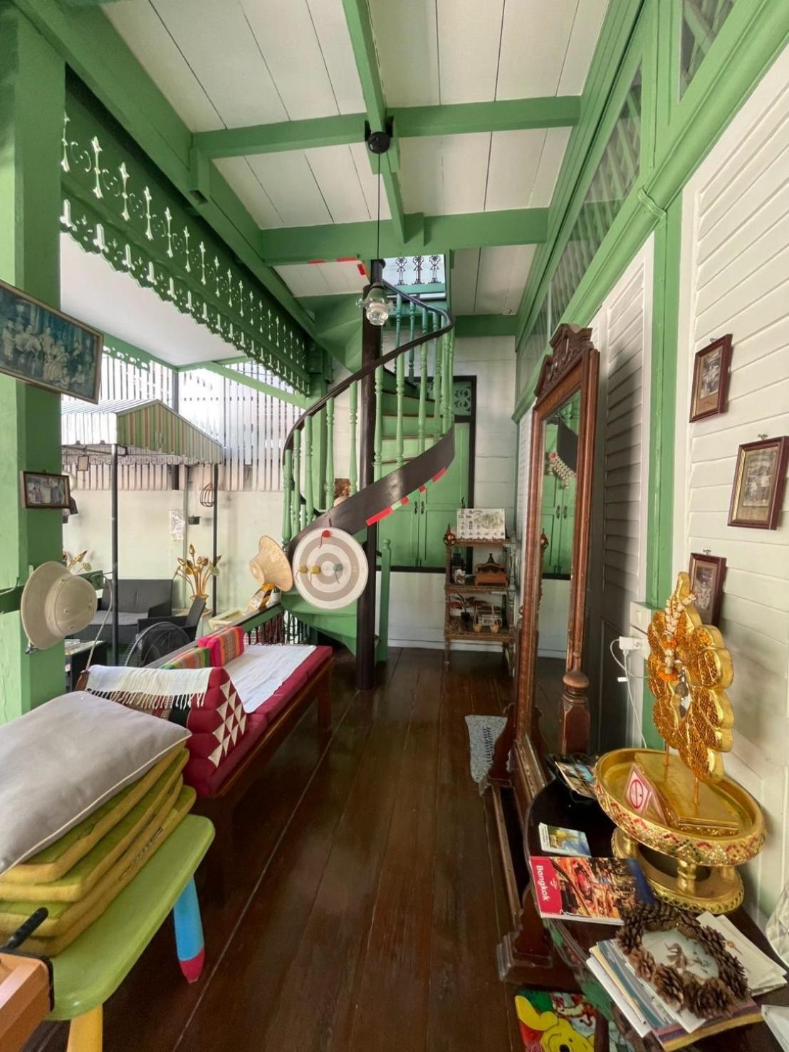 Green Teak House Банкок Екстериор снимка
