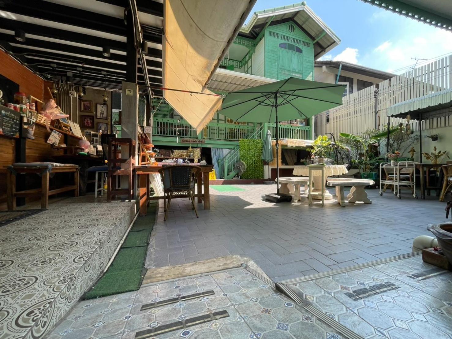 Green Teak House Банкок Екстериор снимка
