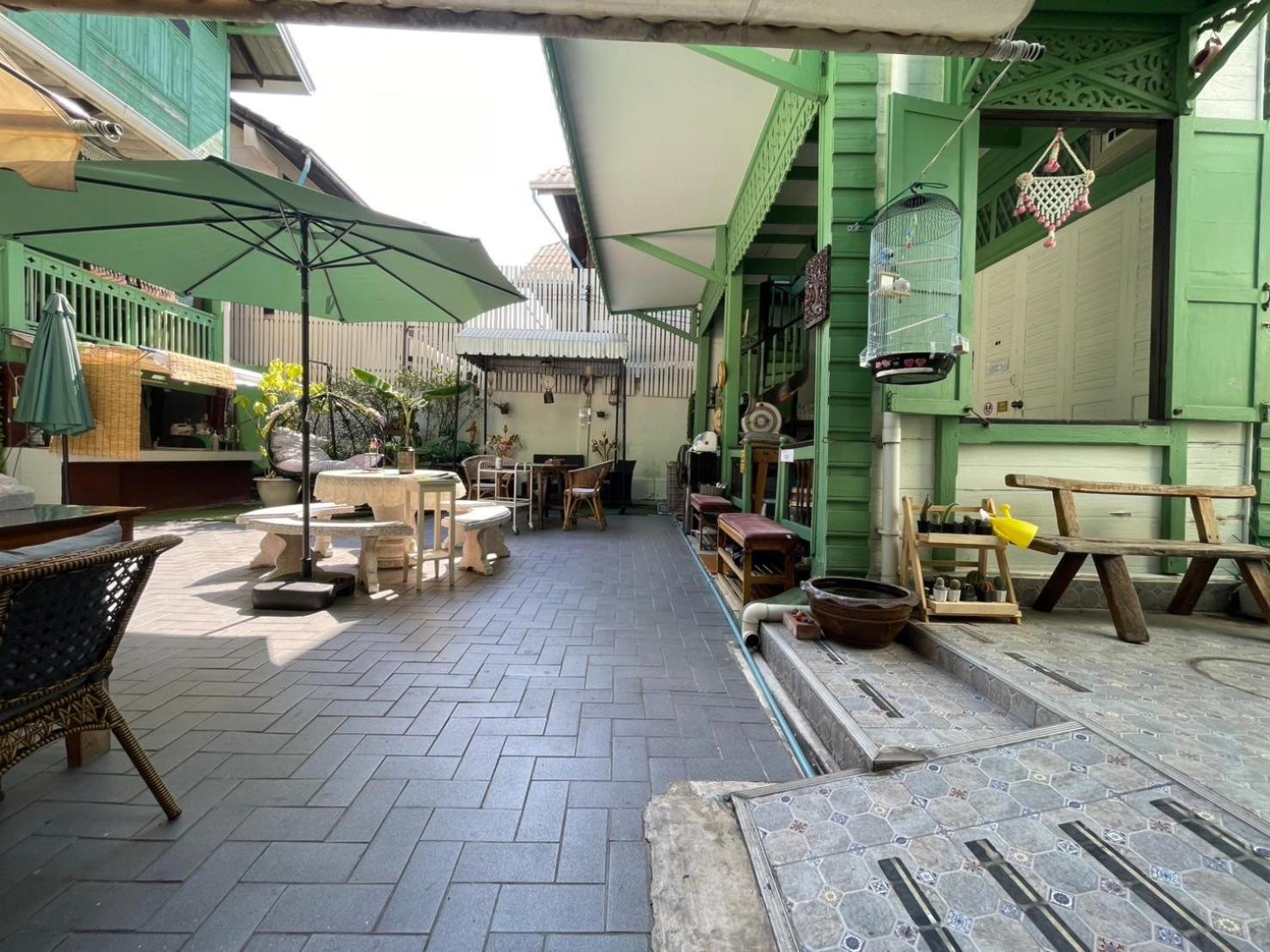 Green Teak House Банкок Екстериор снимка