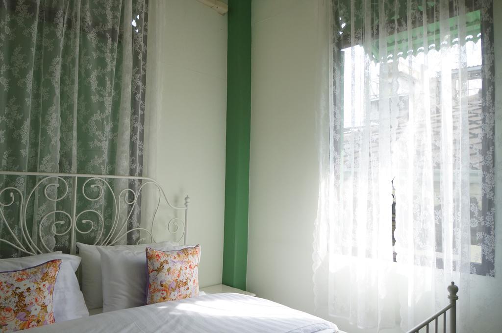 Green Teak House Банкок Екстериор снимка