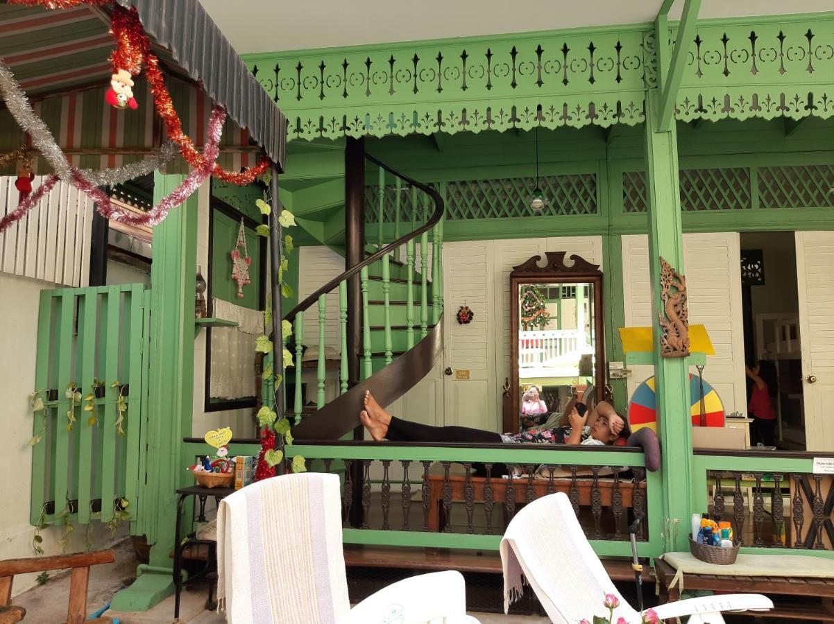 Green Teak House Банкок Екстериор снимка